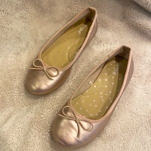 Ballet flats, rose gold, barely worn!